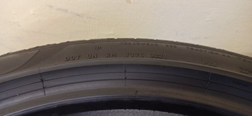 Pirelli P Zero 255/40 R21 102Y 3,5-4mm (Použité)