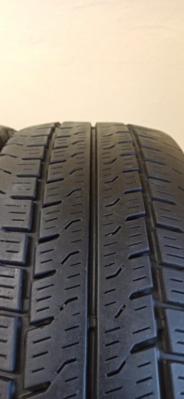 Point S 225/65 R16C 112/110R 6mm (Bazarové)