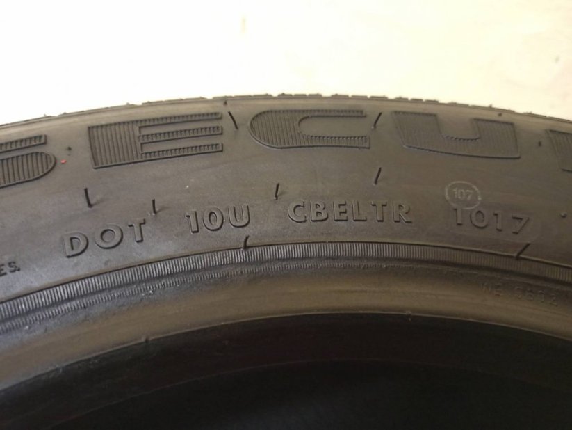 SECURITY 195/70 R15C 104/102R 1x5-6mm; 1x5mm (Použité)