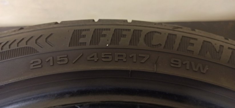 Goodyear Efficient Grip 215/45 R17 91W 5 mm (Použité)