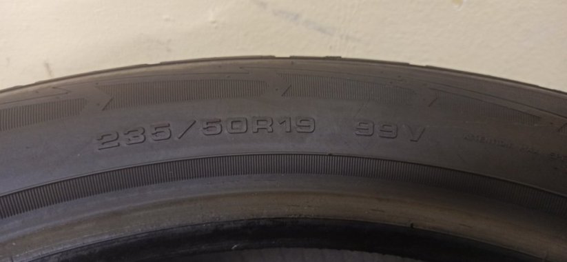 Goodyear 235/50 R19 99V 2x6,5mm 2x5,5mm (Bazarové)