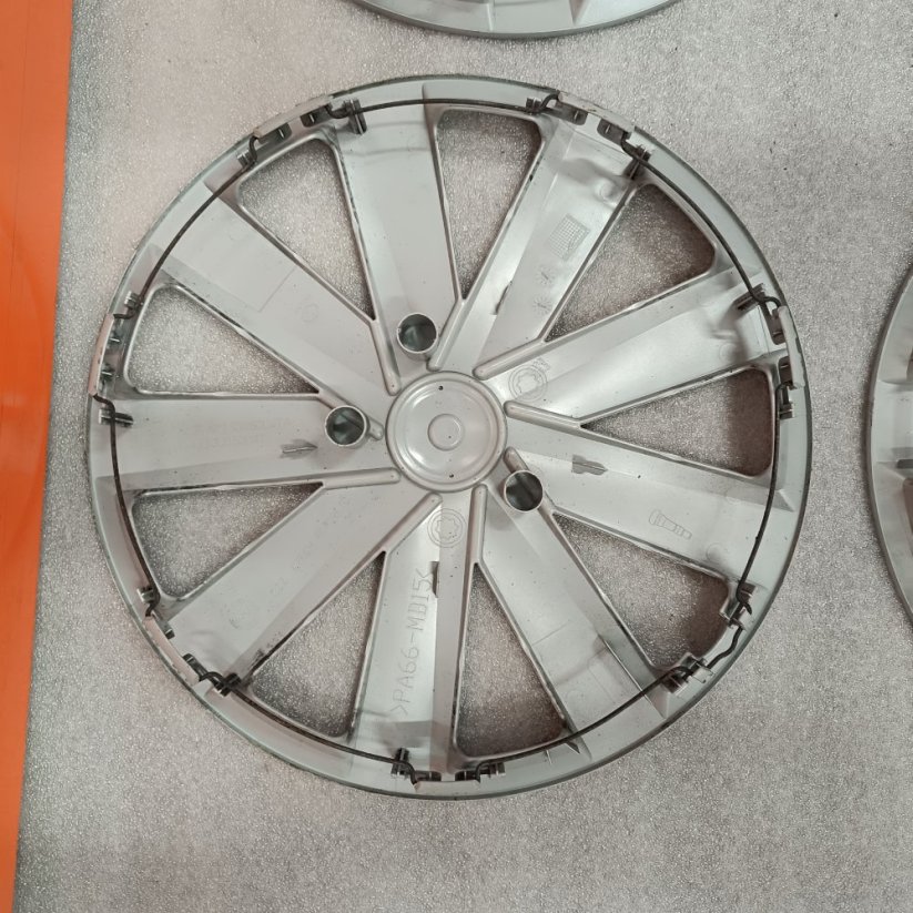 Poklice Volkswagen Passat, Golf, Touran 16" (použité)