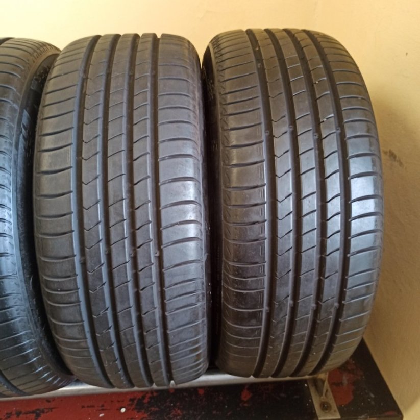 KUMHO Ecsta HS51 , 215/45 R16 7mm (Použité)