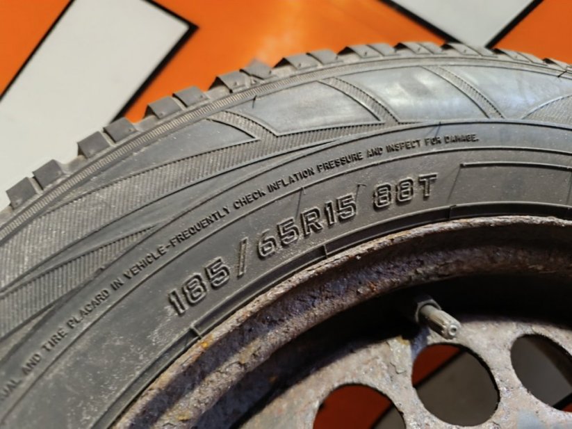 Zimní sada Corsa ET39 4x100 pneu 185/65R15