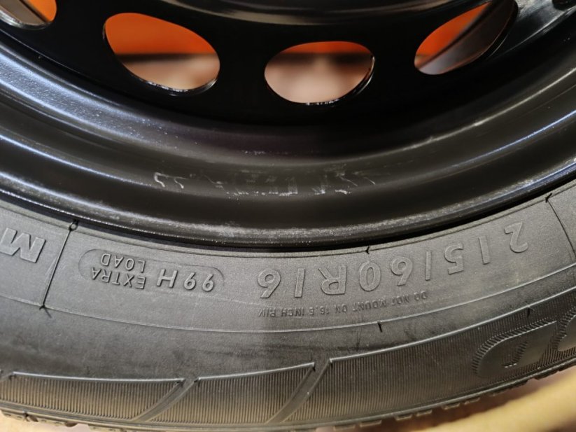 Zimní kola VW Passat ET44 , 215/60 R16 TOP SADA