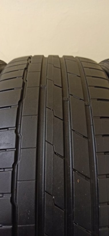 Hankook Ventus S1 evo 3 205/45 R17 88W 3,5-4,5 mm (Použité)