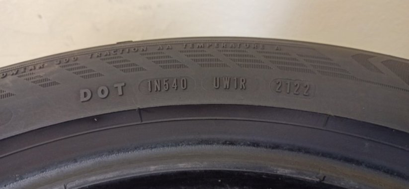 Goodyear 225/50 R17 94Y 1x5mm 1x4,5mm (Bazarové)
