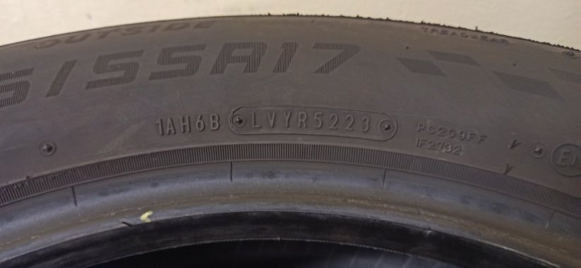 Falken Azenis 235/55 R17 103W 4,5mm (Použité)