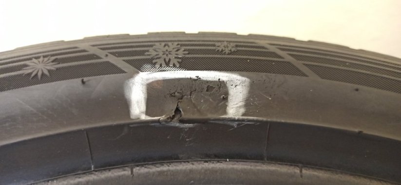 Hankook 235/45 R19 99V 4,5-5,5mm (Použité)