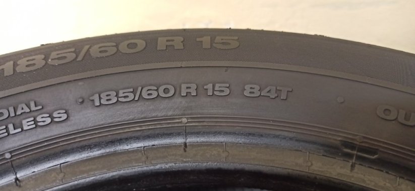 Continental 185/60 R15 84T 2x5,5-6mm 2x4,5-5,5mm (Použité)