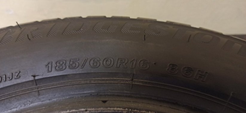 Bridgestone Blizzak LM001 185/60 R16 86H 7 mm (Bazarové)