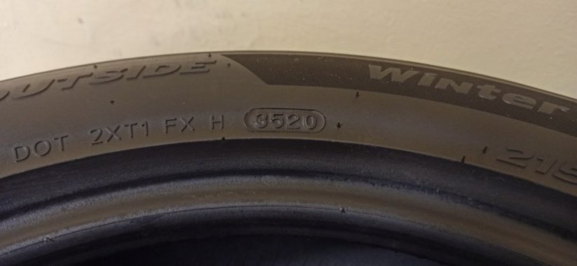 Hankook Winter icept evo 2 215/55 R17 98V 5,5 mm (Bazarové)
