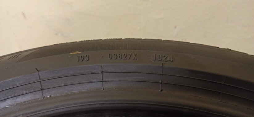 Pirelli 255/35 R19 96Y 1x5,5mm 1x3,5-4,5mm (Použité)