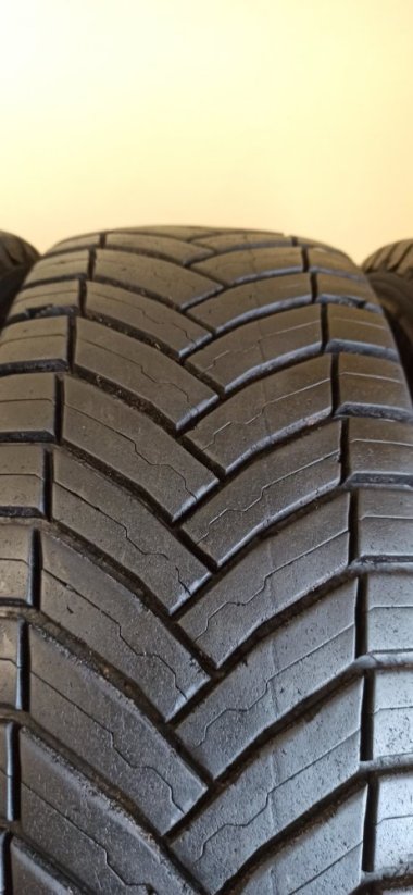 Michelin Agilis Cross Climate 195/70 R15C 104/102T (Použité)