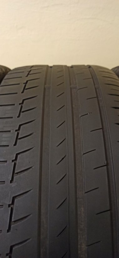 Continental PremiumContact 255/45 R20 105H 3-4 mm (Bazarové)