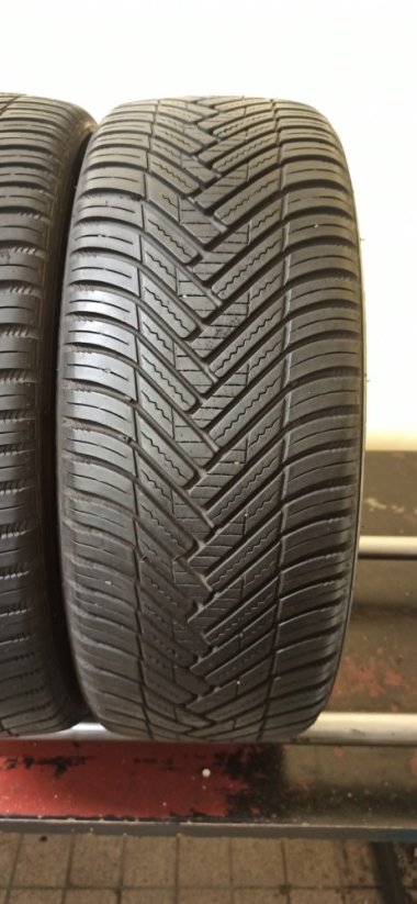 Hankook 205/45 R17 88V 5,5-6,5mm (Použité)