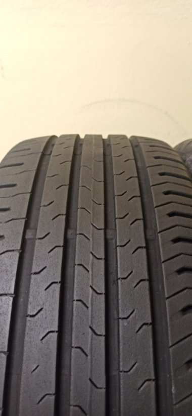 Continental 215/45 R17 87V 2x6,5-7mm 2x5mm (Bazarové)