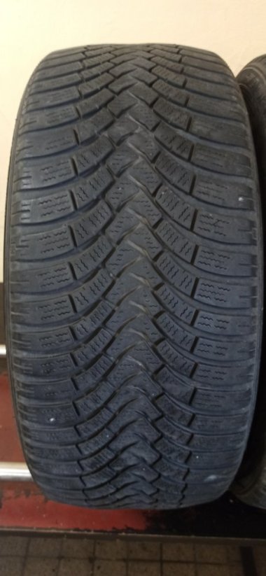 Falken Eurowinter HS01 245/40 R19 98V 4,5 - 5,5mm (Bazarové)