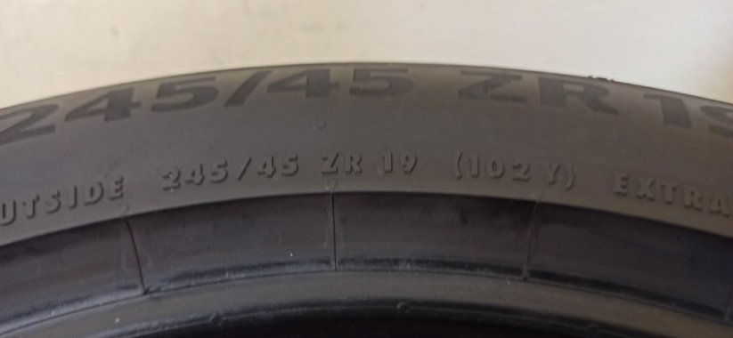 Continental 245/45 R19 102Y 2x 4,5-5mm a 2x 3-4mm (Bazarové)