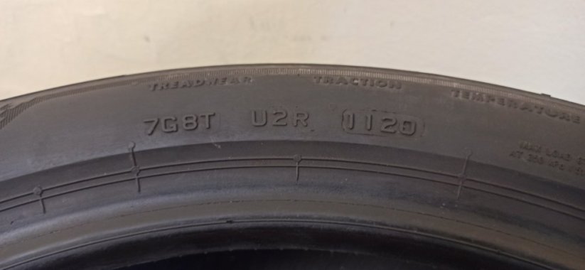 Bridgestone 245/40 R19 94W 2x 4-5mm a 2x 3,5-4,5mm (Bazarové)