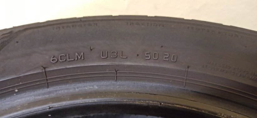 Bridgestone 215/55 R17 94V 3,5-4mm (Použité)