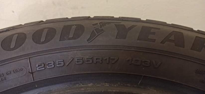 Goodyear 235/55 R17 103V 5,5 - 6,5 mm (Použité)
