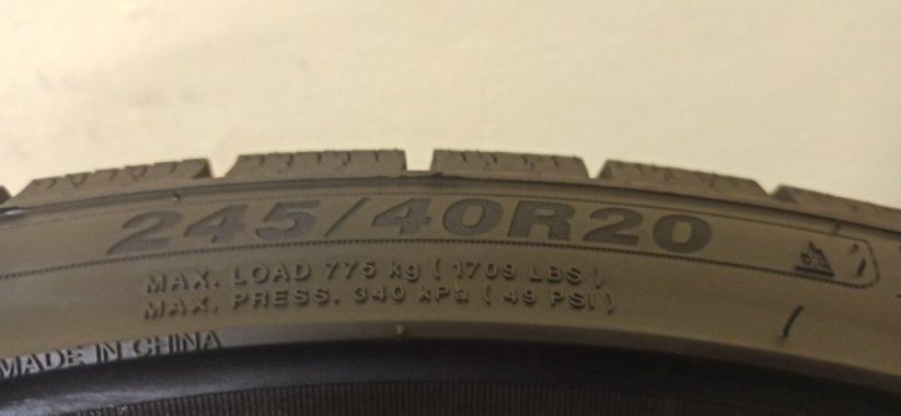 Davanti Wintoura + (XL) 245/40 R20 99W 8,5 mm (Bazarové)