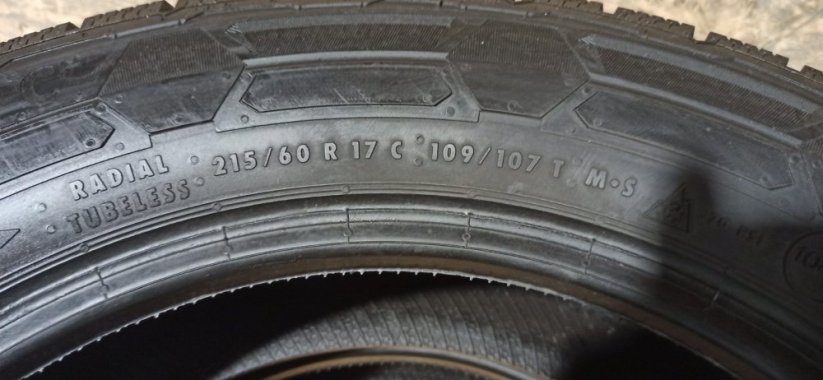 Continental 215/60 R17C 109/107T 4,5-5mm (Bazarové)