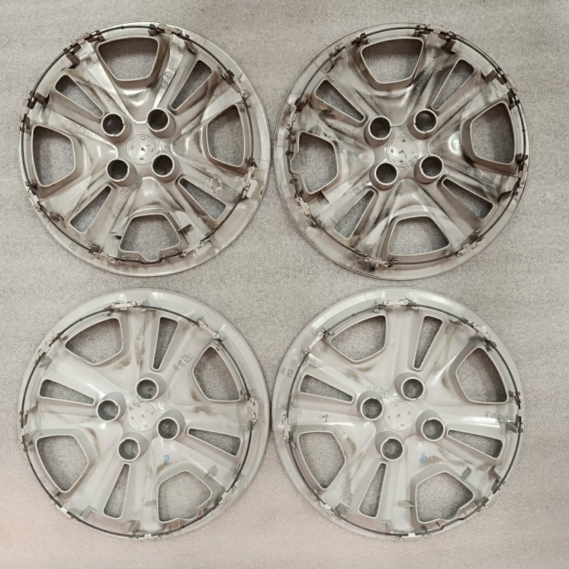 Poklice Opel Corsa 15" TOP STAV (použité)