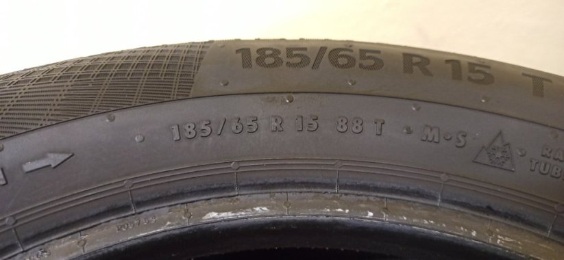 Continental WinterContact 185/65 R15 88T 4,5-6,5mm (Bazarové)