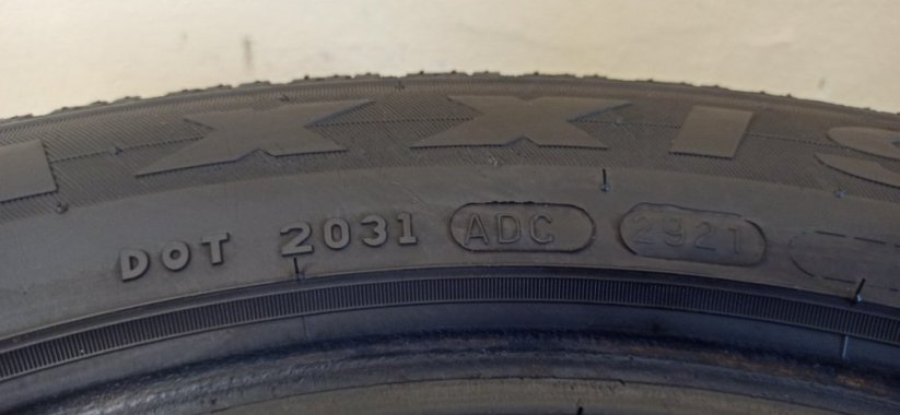 Maxxis 215/60 R17C 109/107H 2x7,5mm, 2x6,5mm (Bazarové)
