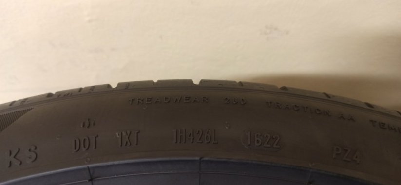Pirelli P Zero 255/40 R20 101Y 4 mm (Použité)
