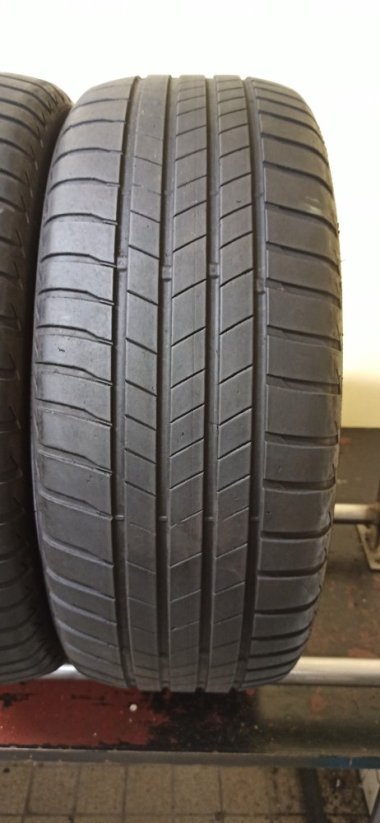 Bridgestone 215/55 R17 94V 3,5-4mm (Použité)