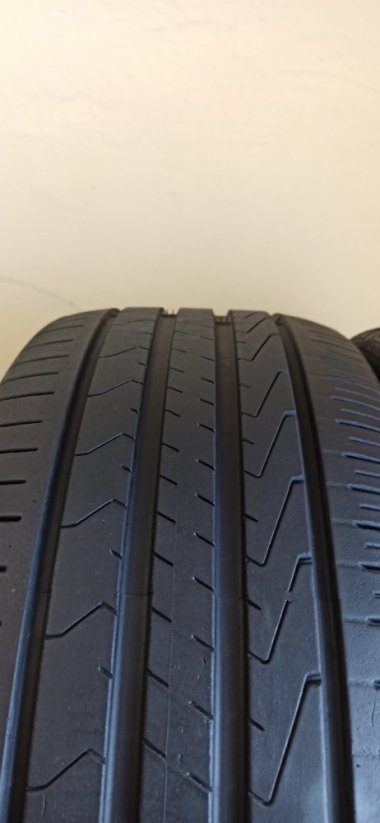 Hankook 235/45 R18 94V 4,5-5mm (Použité)