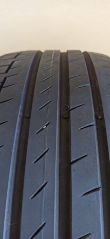 Continental 235/55 R18 100V 3,5 - 5,5 mm (Bazarové)