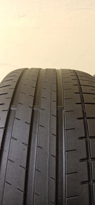 Falken Azenis FK510 255/45 R18 103Y 3,5-4,5mm (Použité)