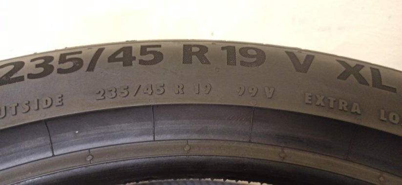 Continental 235/45 R19 99V 1x7mm 1x6mm (Bazarové)