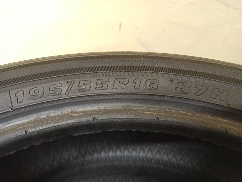 KUMHO 195/55 R16 87H 3,5-4mm (Použité)