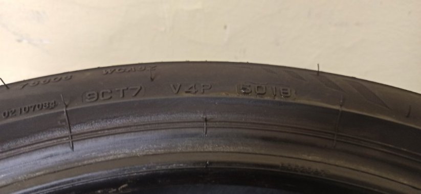 Bridgestone 225/40 R18 92Y 4,5mm (Použité)