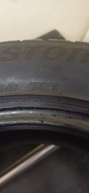 Bridgestone 235/55 R18 100H 5,5-6mm (Bazarové)
