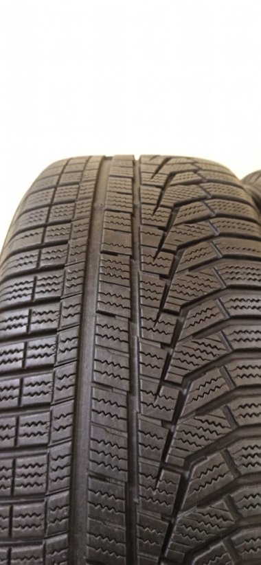 Hankook Winter icept evo 2 215/55 R17 98V 5,5 mm (Bazarové)