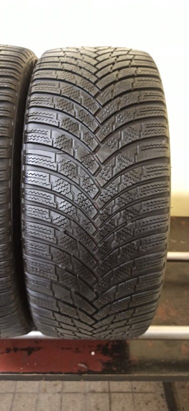 Firestone Winterhawk 4 225/45 R18 95V 5,5 mm (Bazarové)