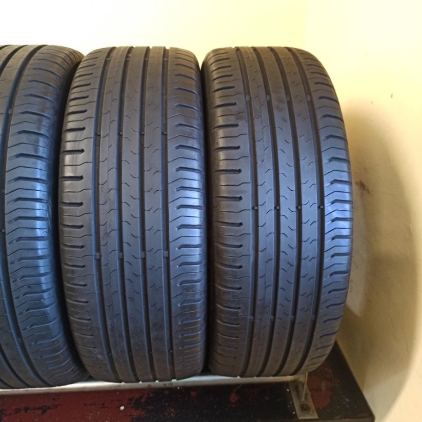 Continental 215/55 R17 94V 4,5mm (Bazarové)