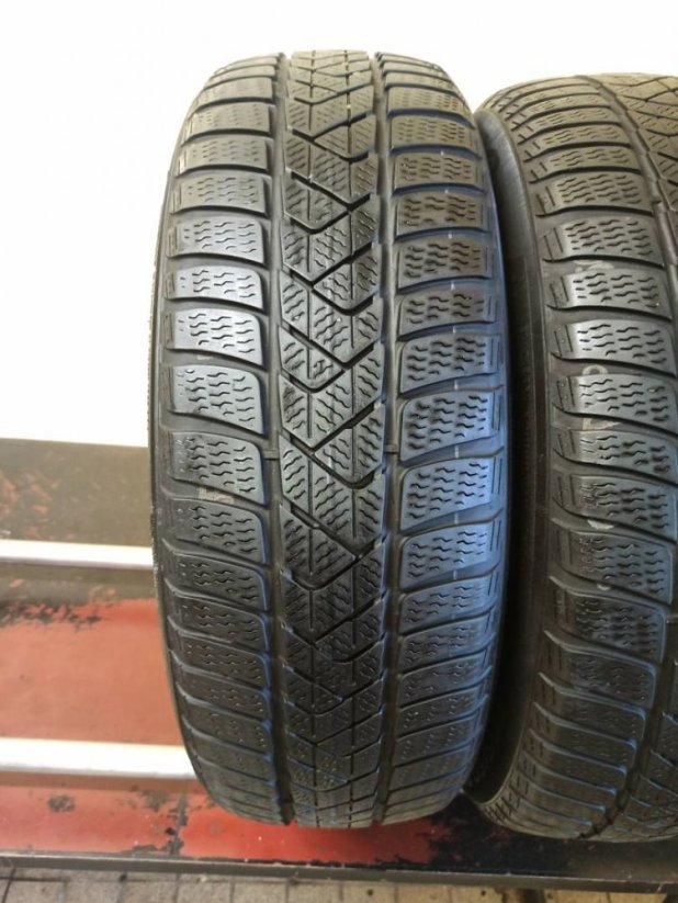 Pirelli 205/60 R17 93H 4,5-5,5mm (Bazarové)