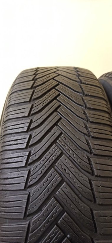 Michelin Alpin 6 205/60 R16 96H 5,5 mm (Bazarové)