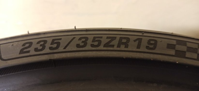 Davanti Protoura Sport (XL) 235/35 R19 91Y 7 mm (Použité)