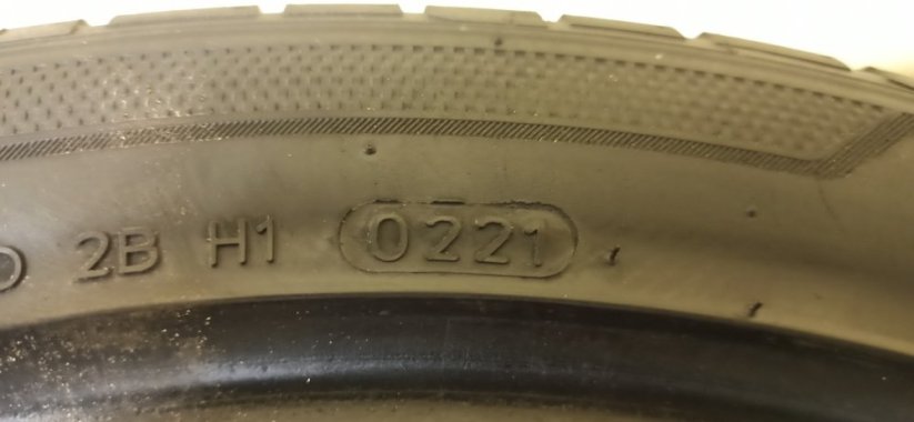 Hankook Ventus S1 evo 3 255/40 R19 100Y 3 - 4 mm (Bazarové)