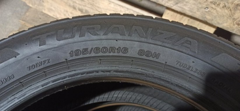 Bridgestone 195/60 R16 89H 6,5mm (Bazarové)