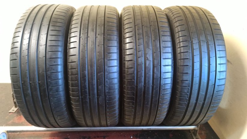 Pirelli P Zero 225/50 R18 99W 2x5,5mm, 2x 4,5-5mm (Bazarové)