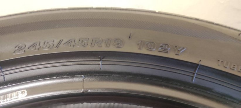 Bridgestone 245/45 R19 102Y 1x4,5mm; 1x3,5mm (Použité)
